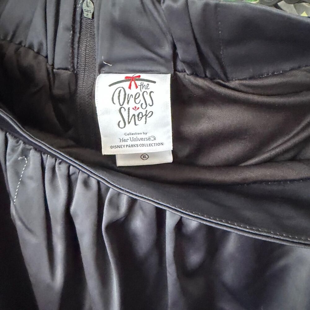 Her-universe Women's Black and Grey Skirt - Picture 2 of 5